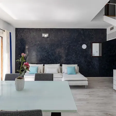 Oleholidays Pb 243 Primera Linea De Mar Puerto Banus Marbella