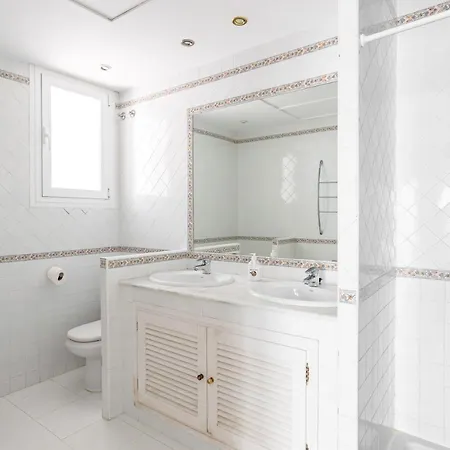 Oleholidays Pb 243 Primera Linea De Mar Puerto Banus *