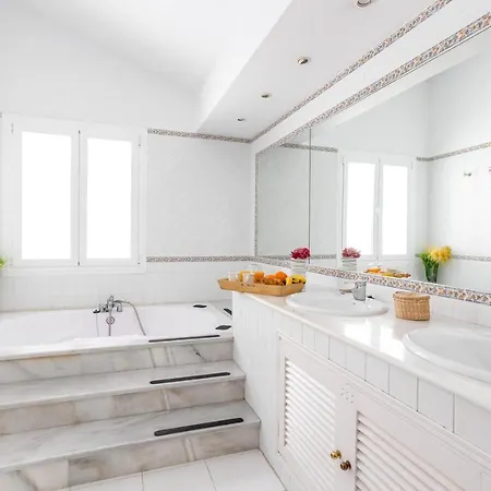Oleholidays Pb 243 Primera Linea De Mar Puerto Banus Apartment *